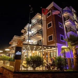 Area מלון